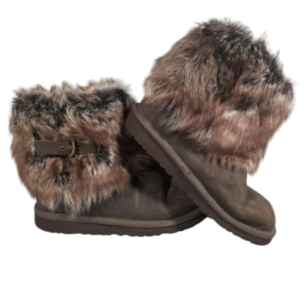 Fur trim buckled UGG boots size 4